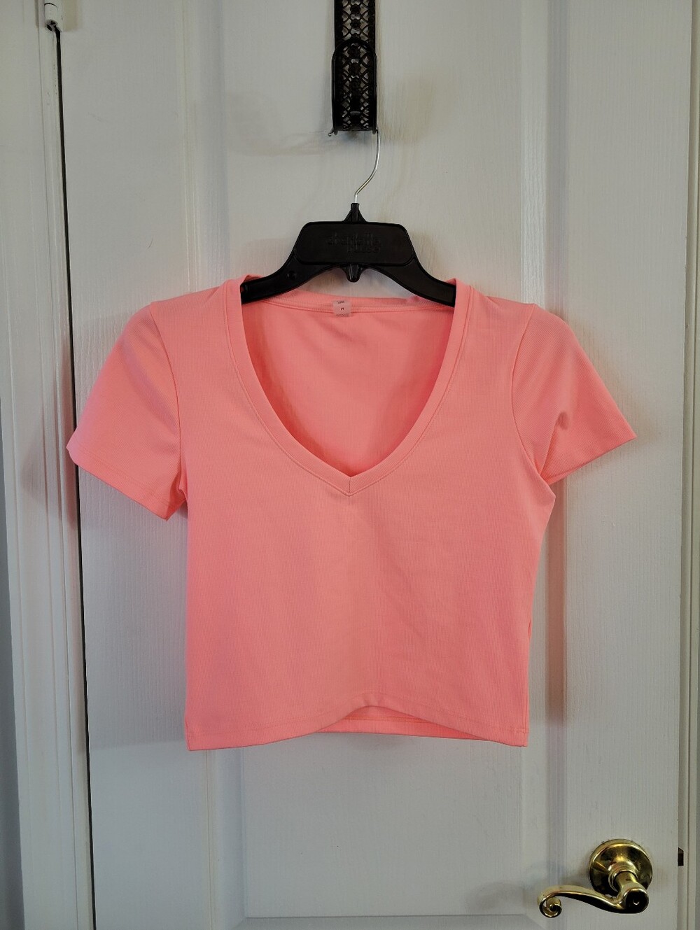 NWT Beyond Yoga Heather Rib V-Neck Cropped Short Sleeve Tee Peach Coral Medium